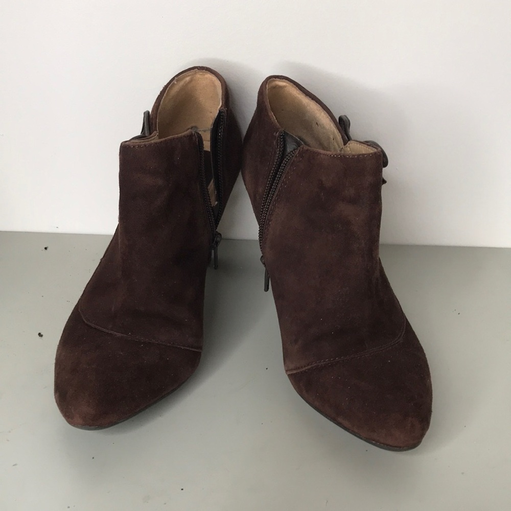 Naturalizer brown suede ankle heeled boots us 6.5